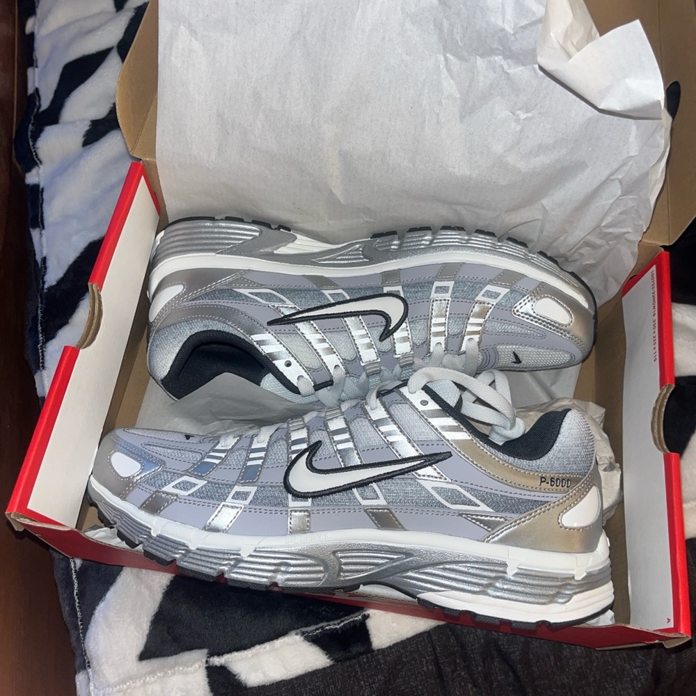 Nike Metallic Silver and White Running Shoes